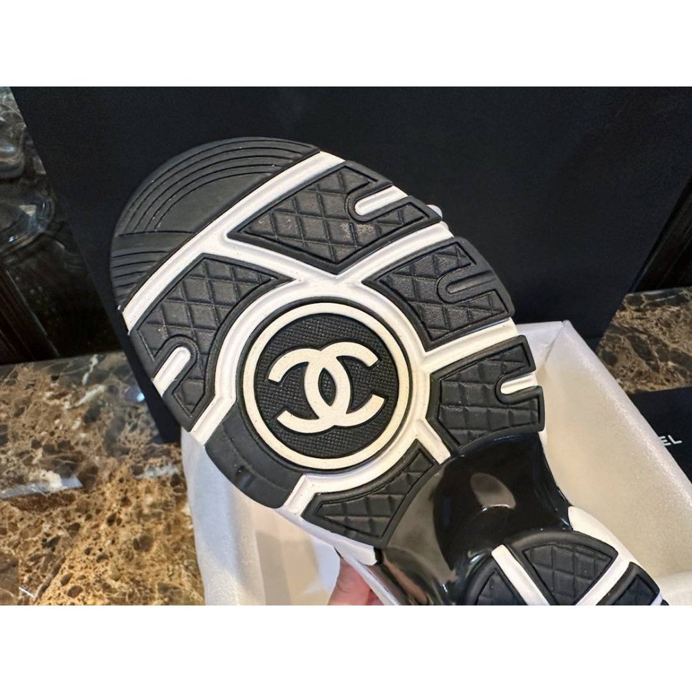 Sports shoes Sports shoes