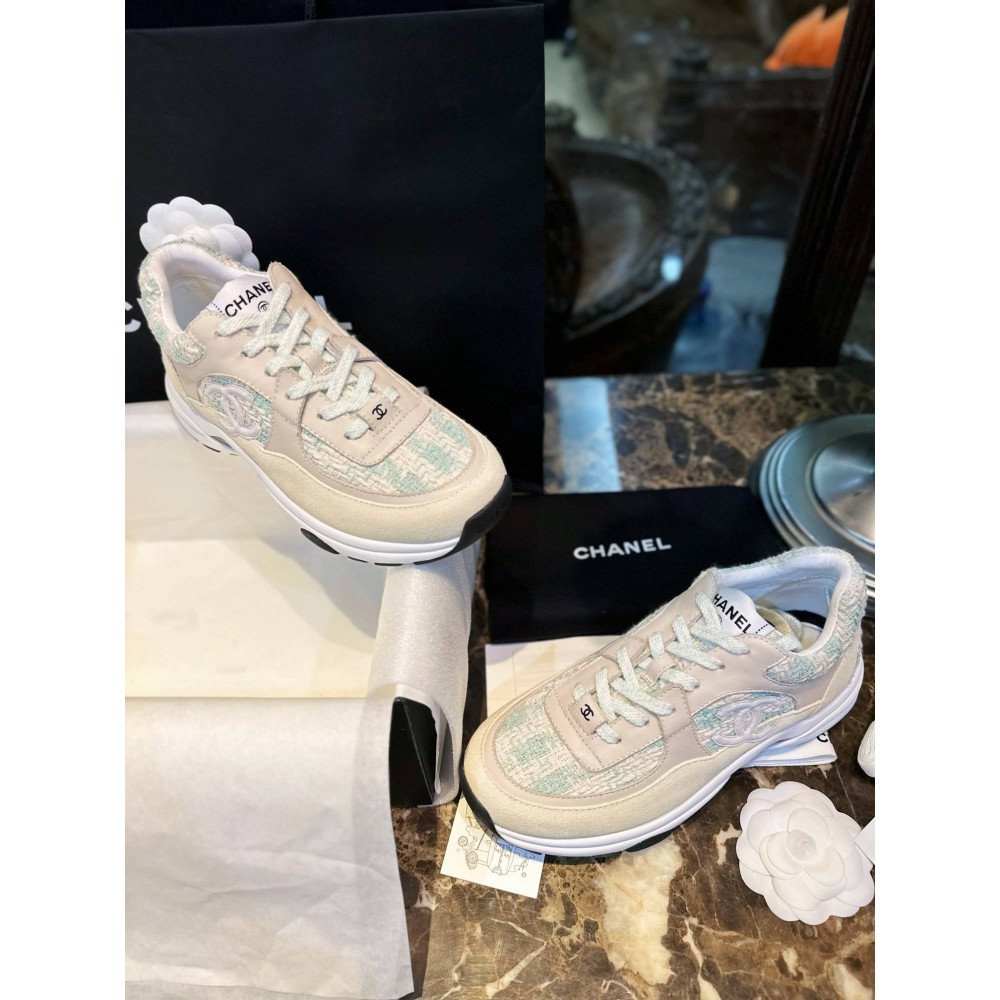 Sports shoes Sports shoes