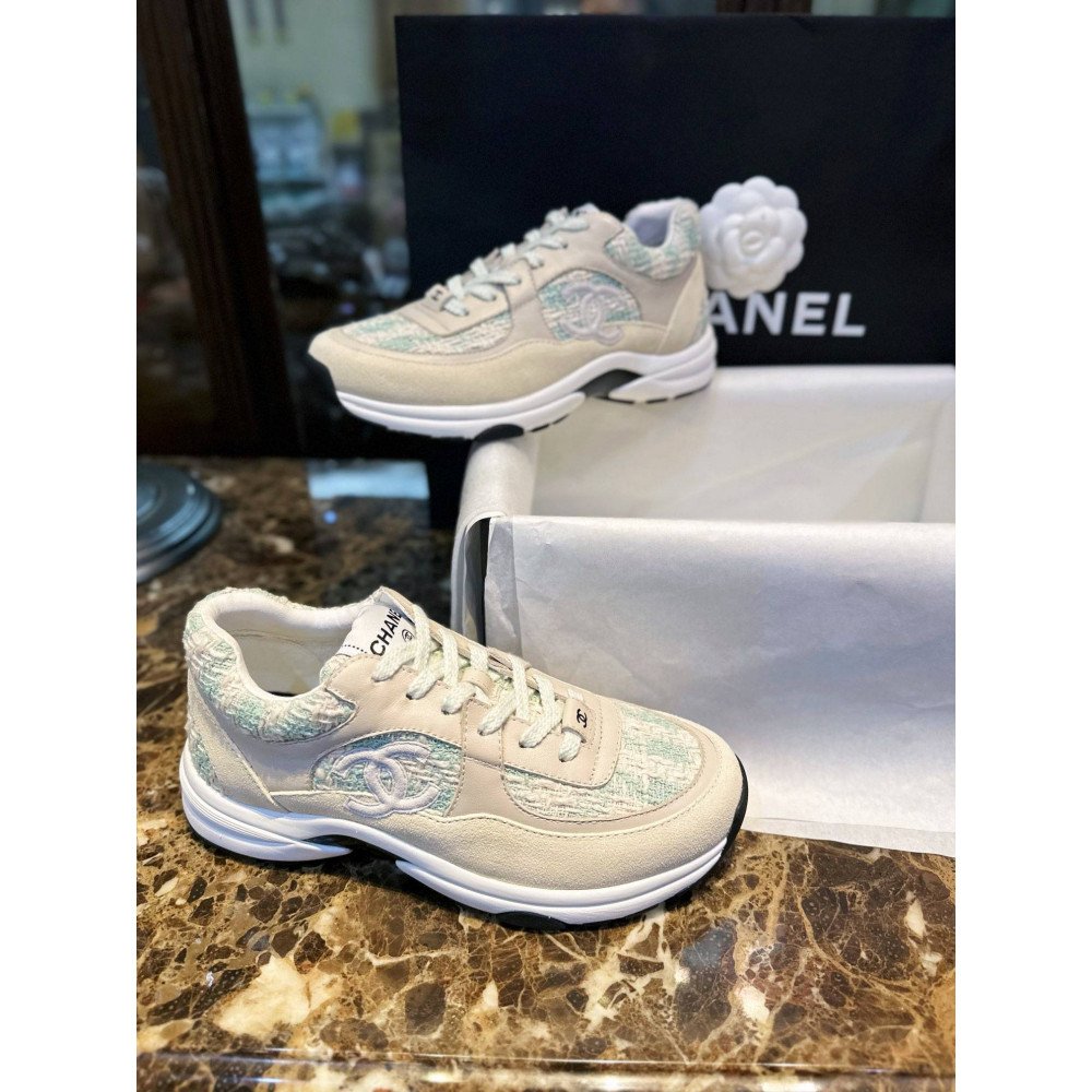 Sports shoes Sports shoes