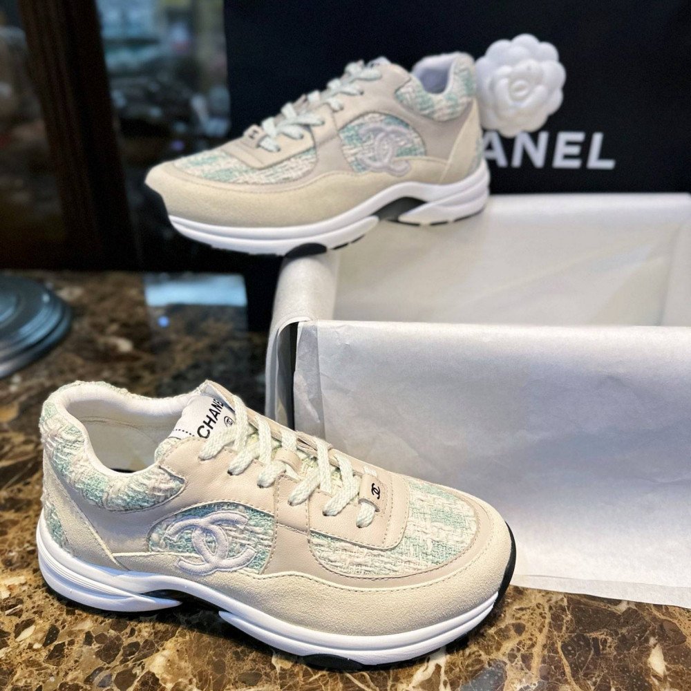 Sports shoes Sports shoes