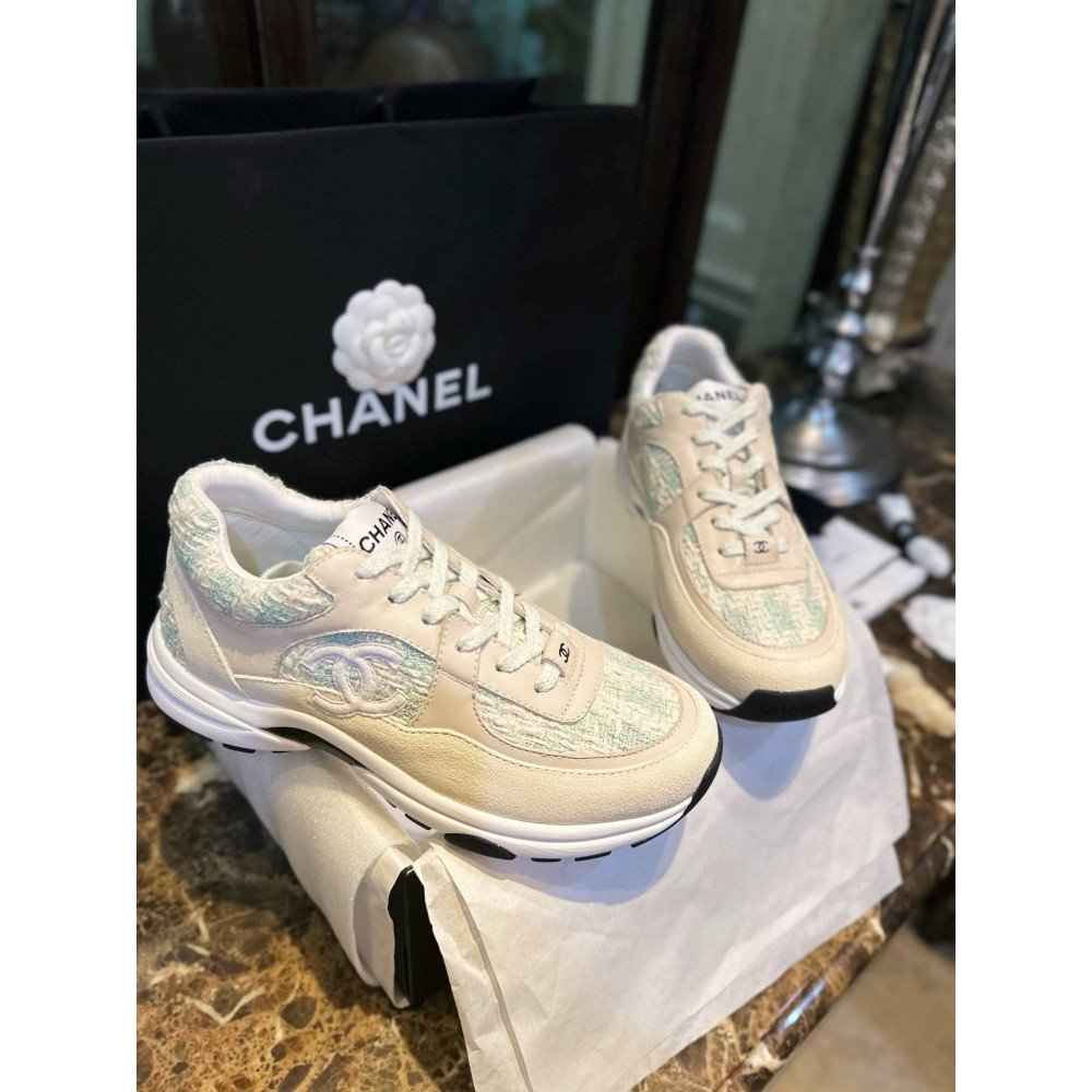 Sports shoes Sports shoes
