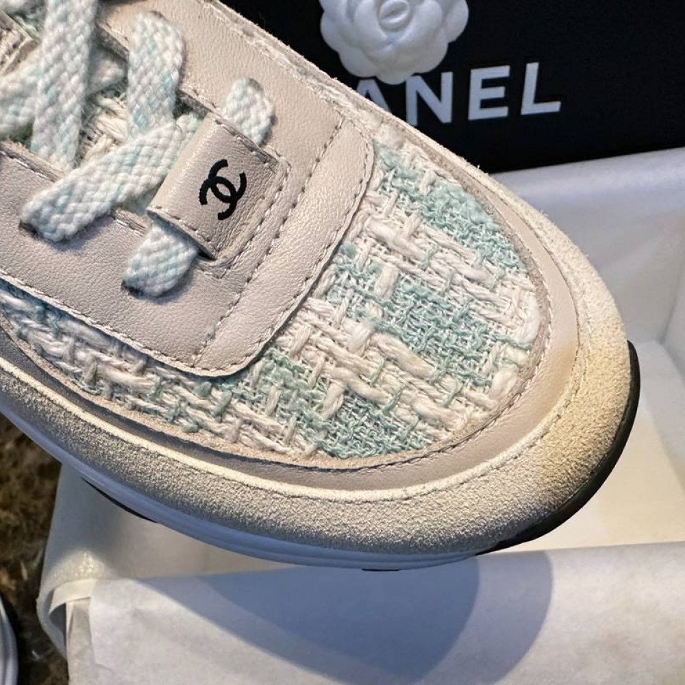 Sports shoes Sports shoes