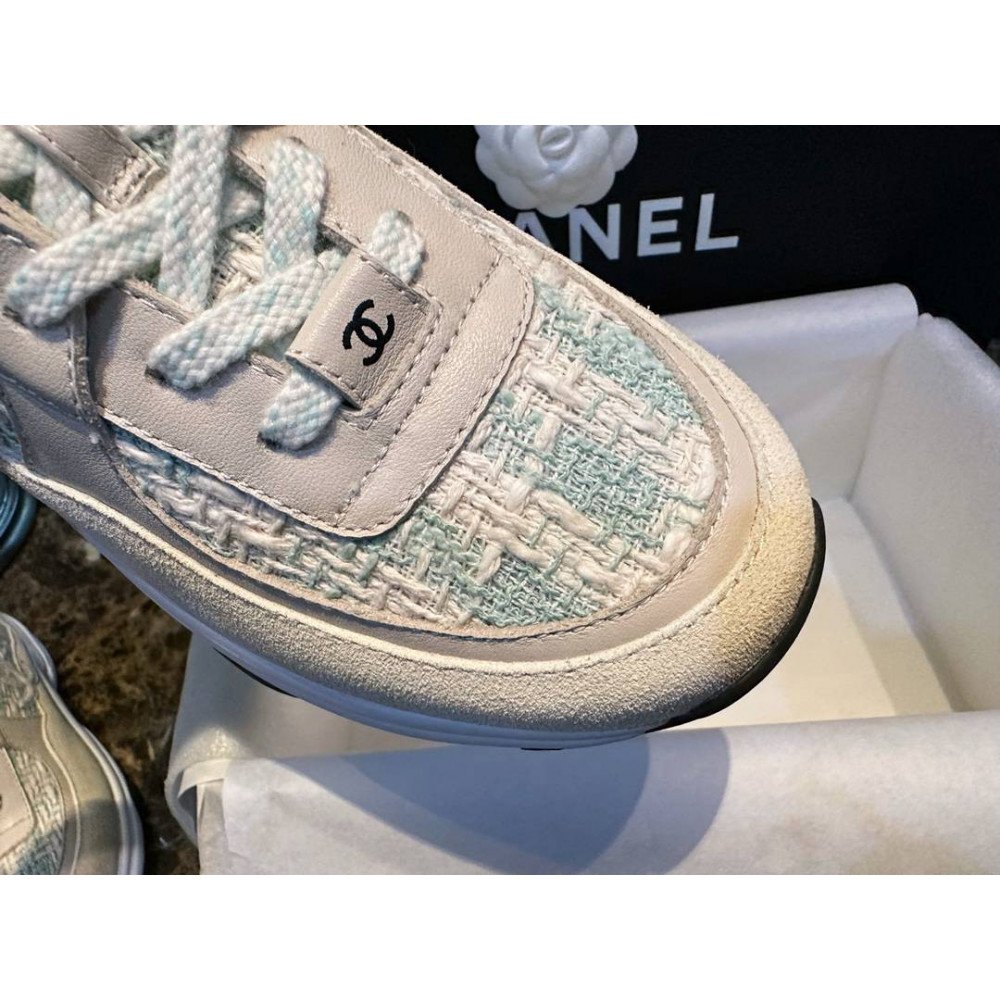 Sports shoes Sports shoes
