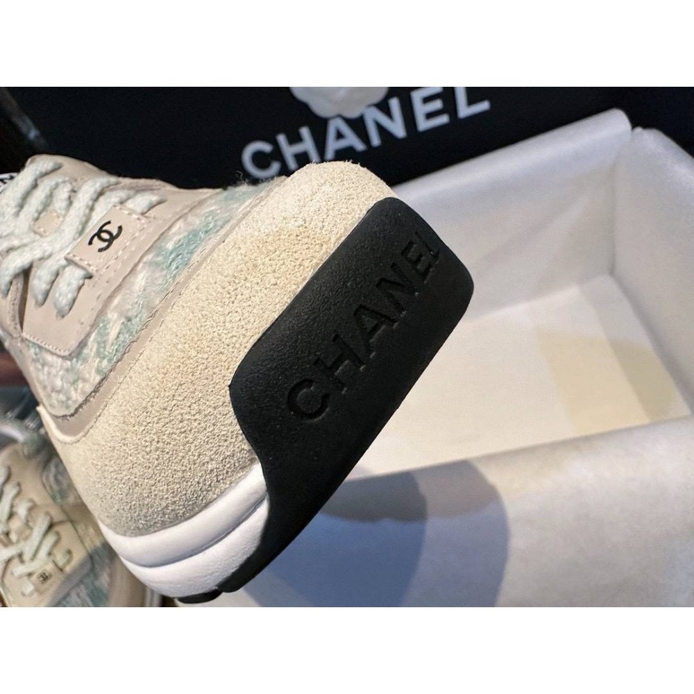 Sports shoes Sports shoes
