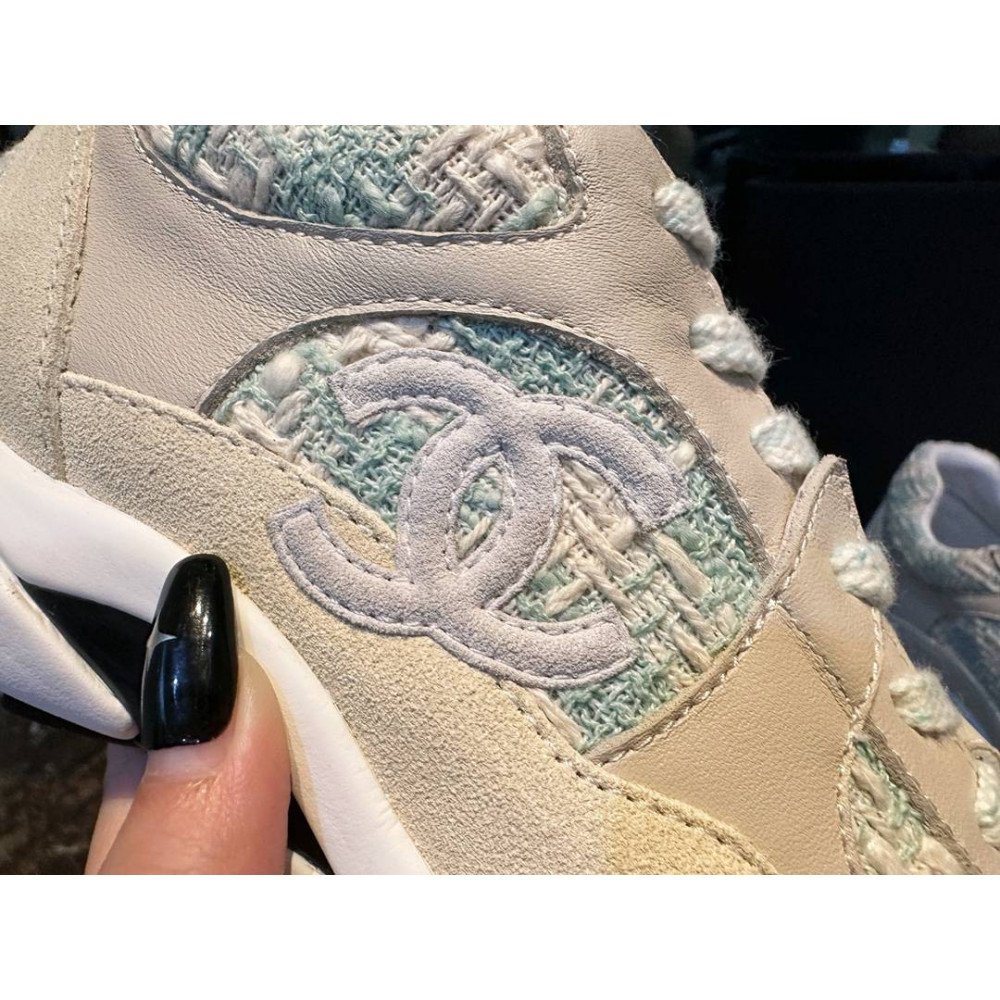 Sports shoes Sports shoes