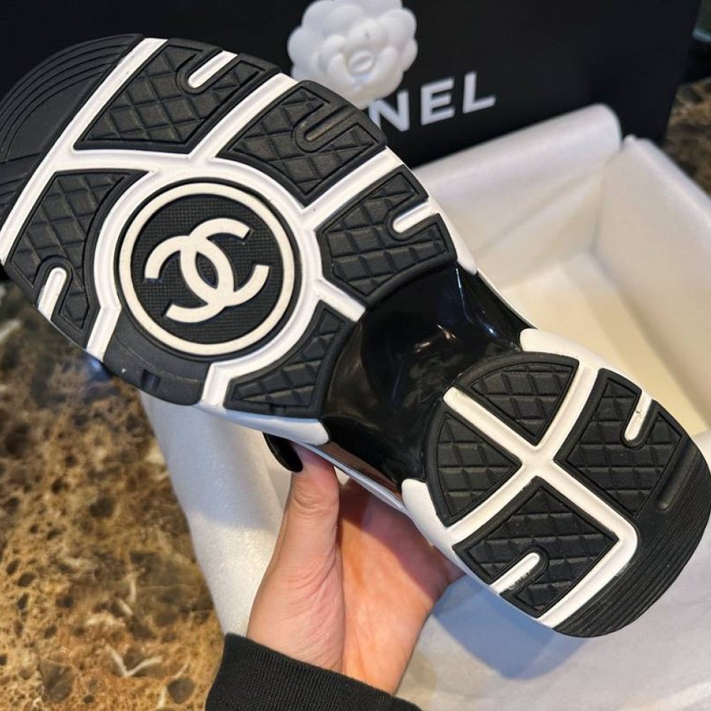 Sports shoes Sports shoes