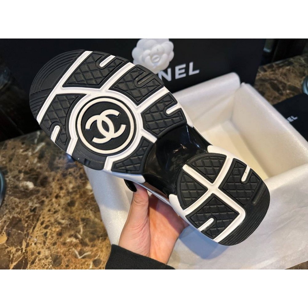Sports shoes Sports shoes