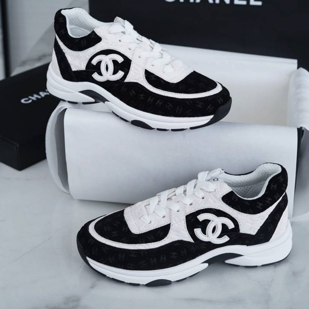 Sports shoes