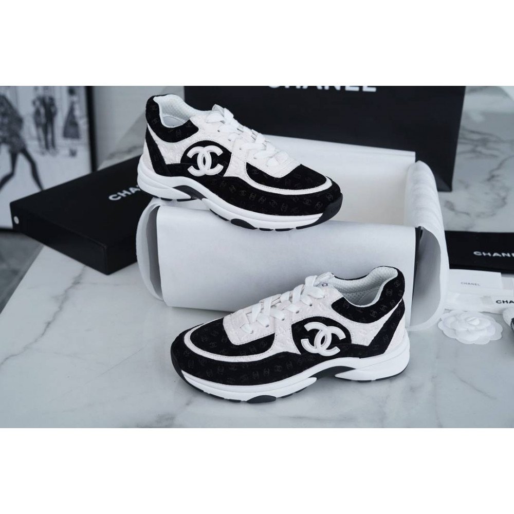 Sports shoes Sports shoes