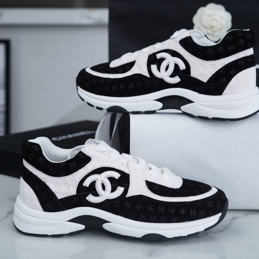 Sports shoes Sports shoes