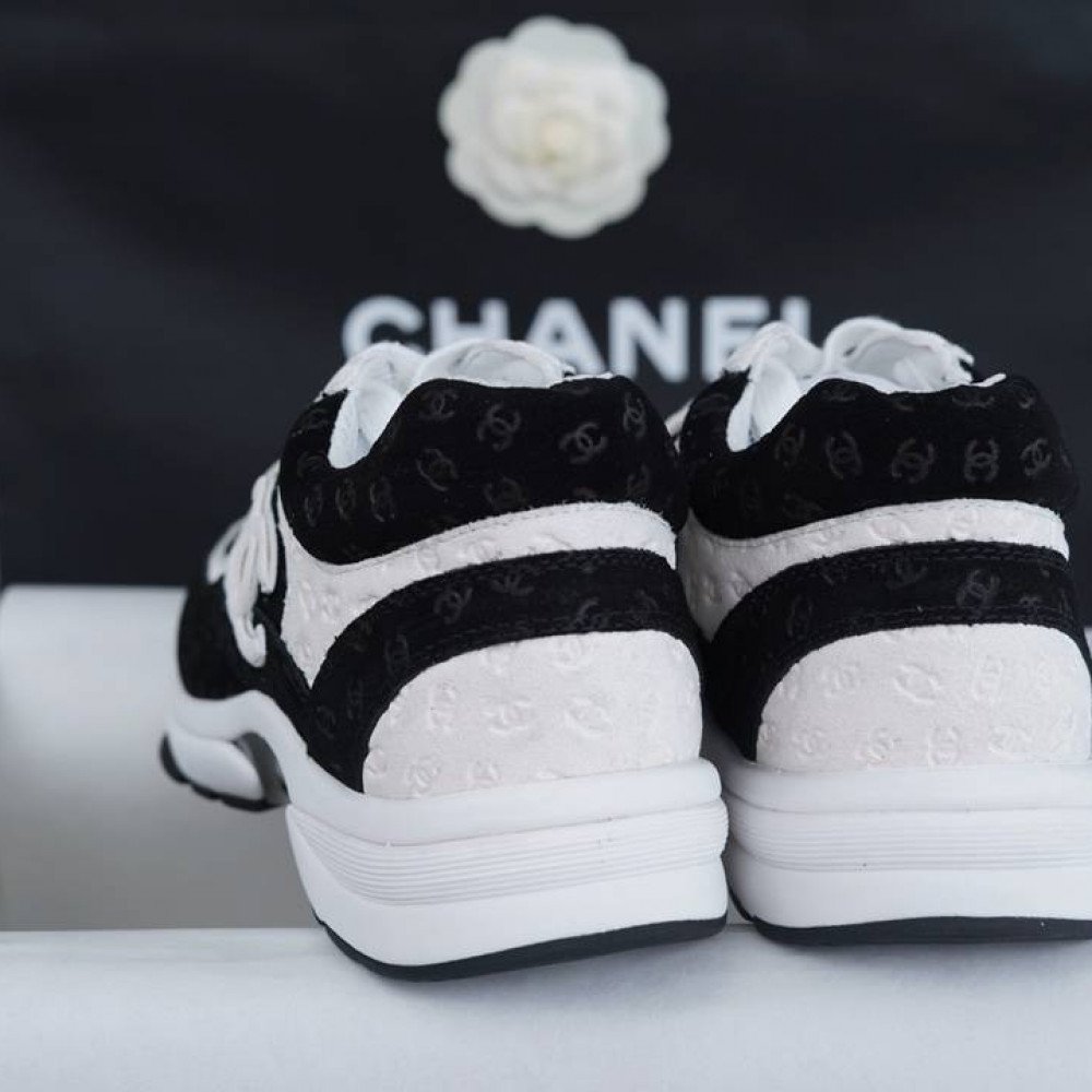 Sports shoes Sports shoes