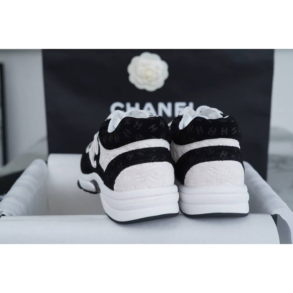 Sports shoes Sports shoes
