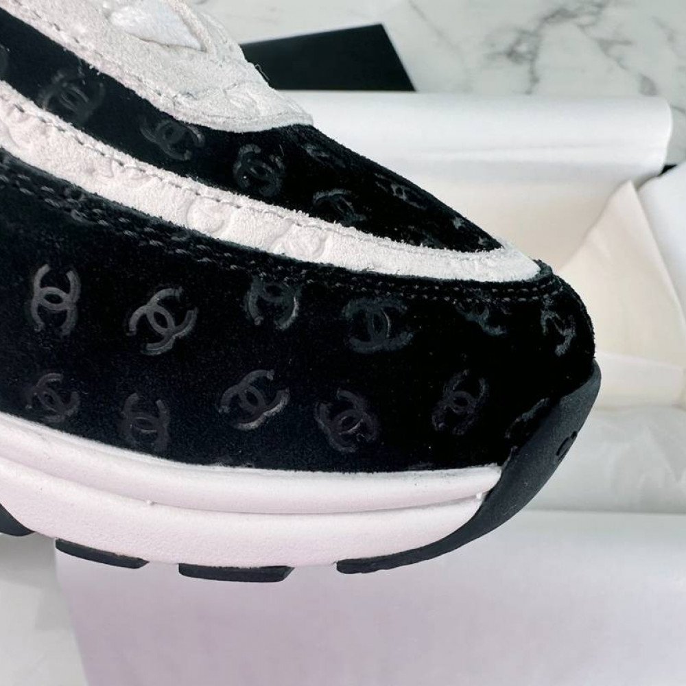 Sports shoes Sports shoes