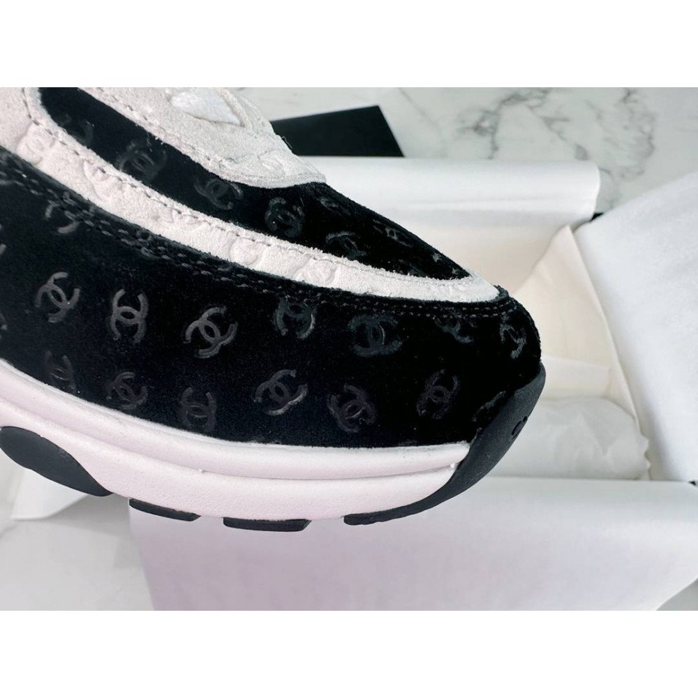 Sports shoes Sports shoes