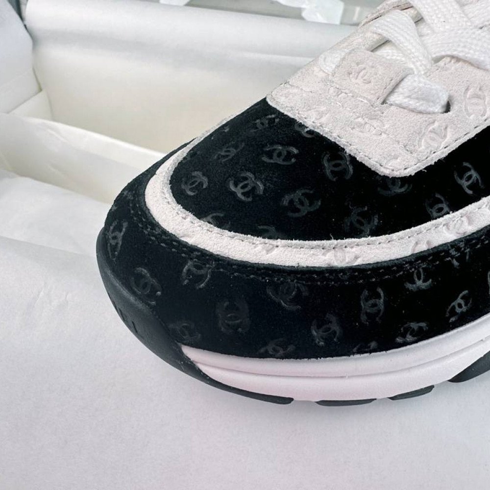 Sports shoes Sports shoes