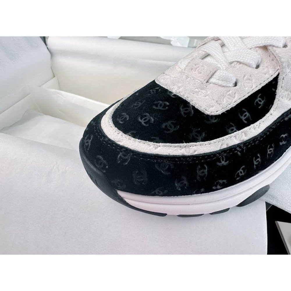 Sports shoes Sports shoes