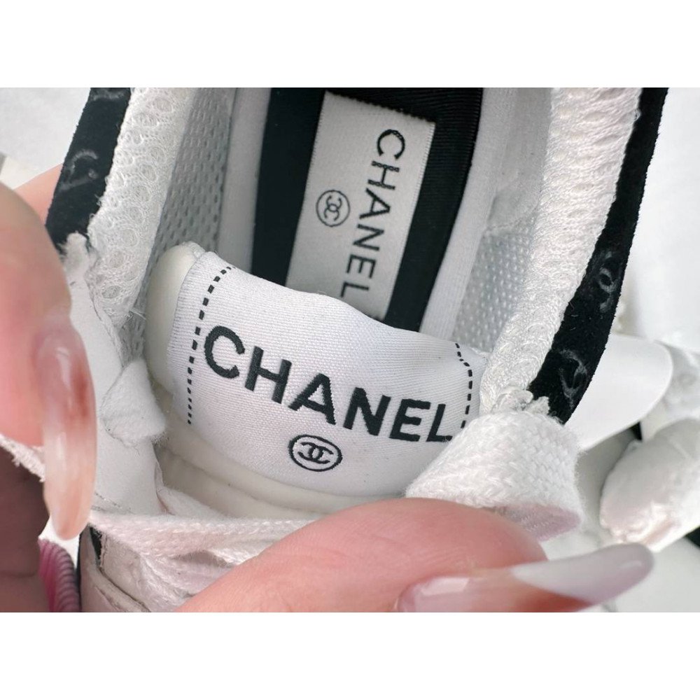 Sports shoes Sports shoes