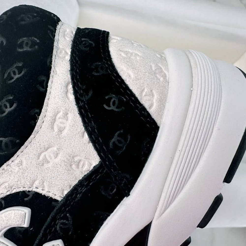 Sports shoes Sports shoes