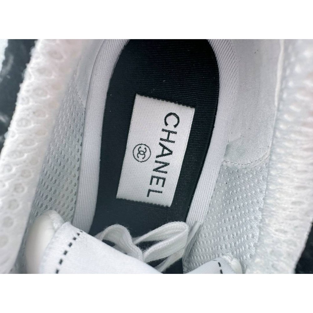 Sports shoes Sports shoes