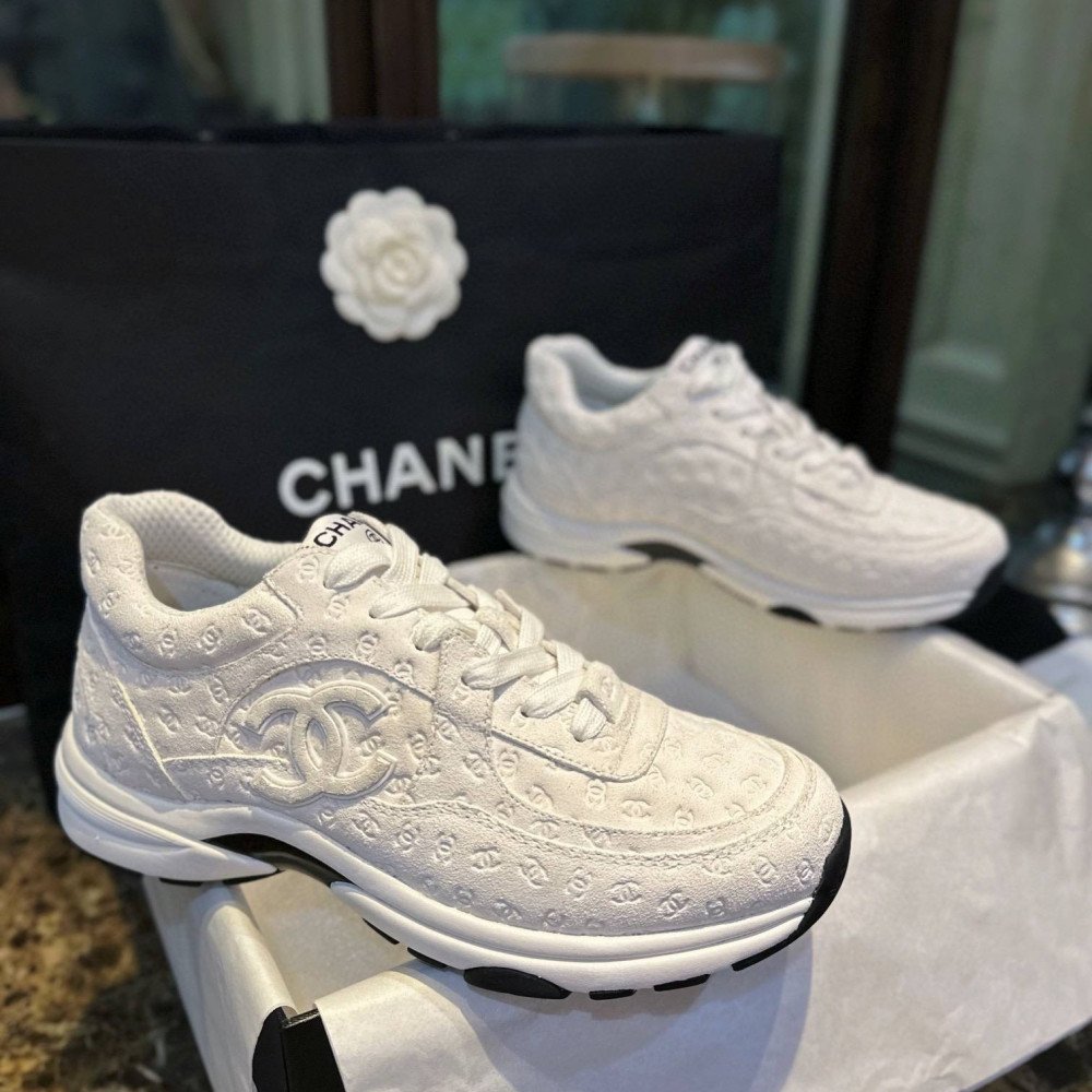 Sports shoes Sports shoes