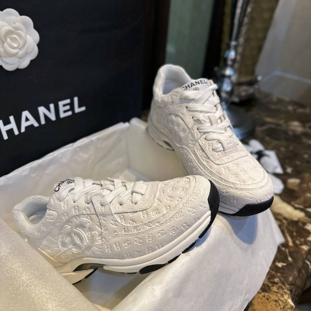 Sports shoes Sports shoes