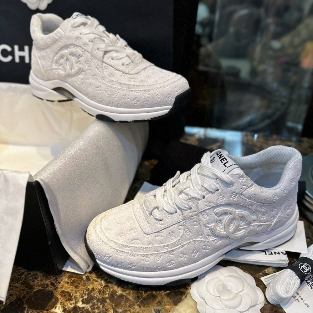 Sports shoes Sports shoes