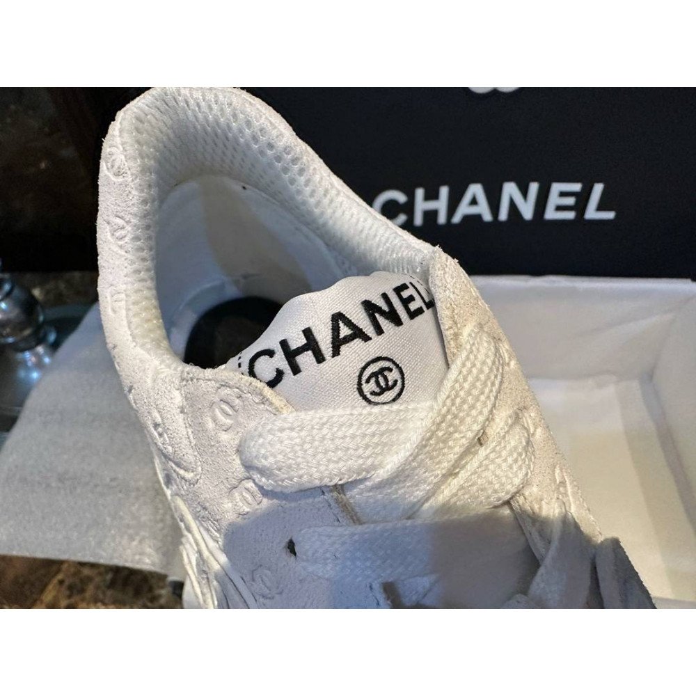 Sports shoes Sports shoes
