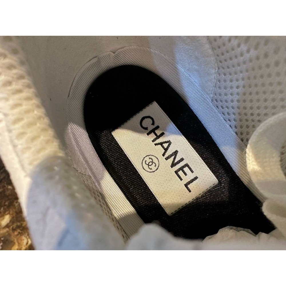 Sports shoes Sports shoes