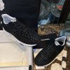 Sports shoes