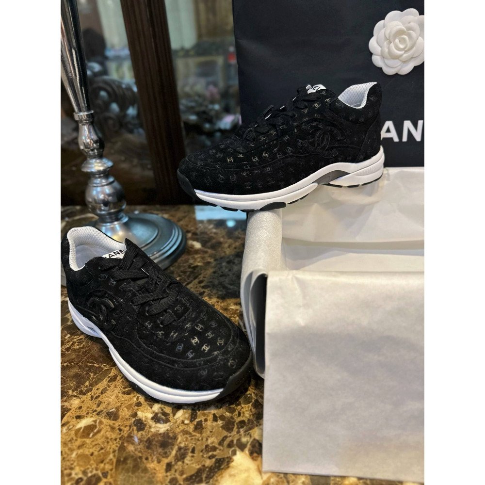 Sports shoes Sports shoes