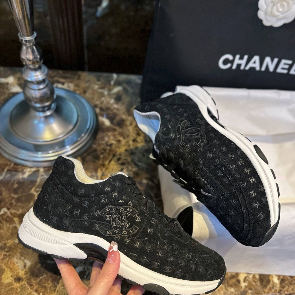 Sports shoes Sports shoes