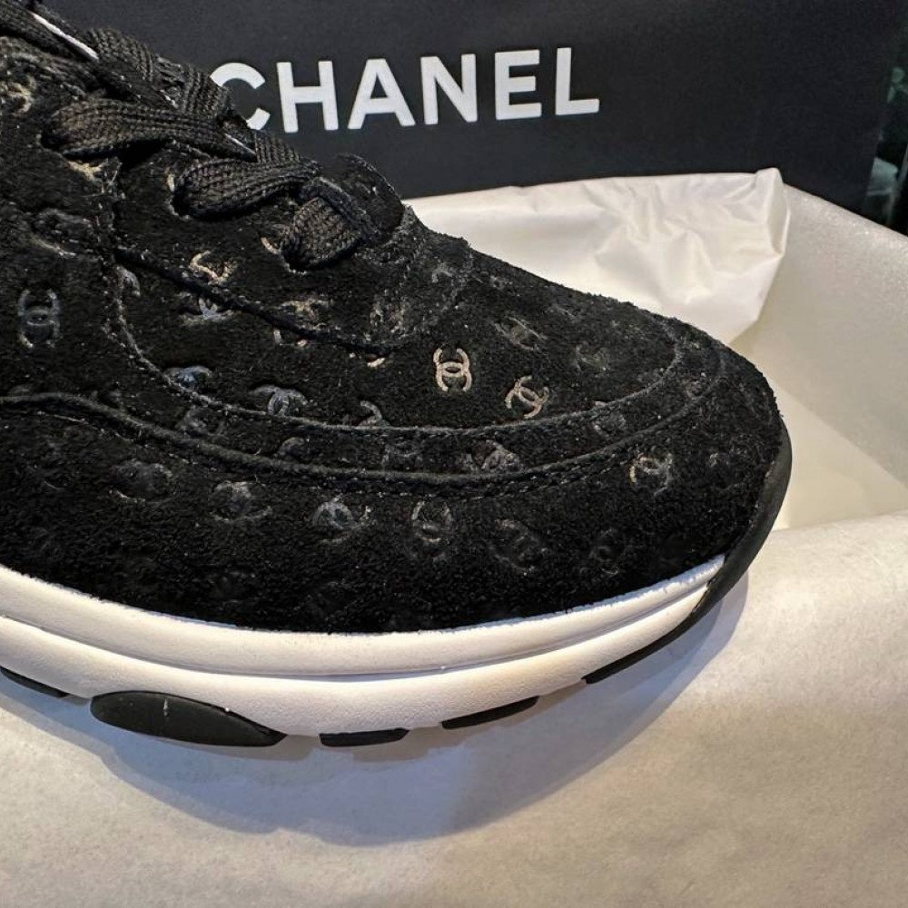 Sports shoes Sports shoes