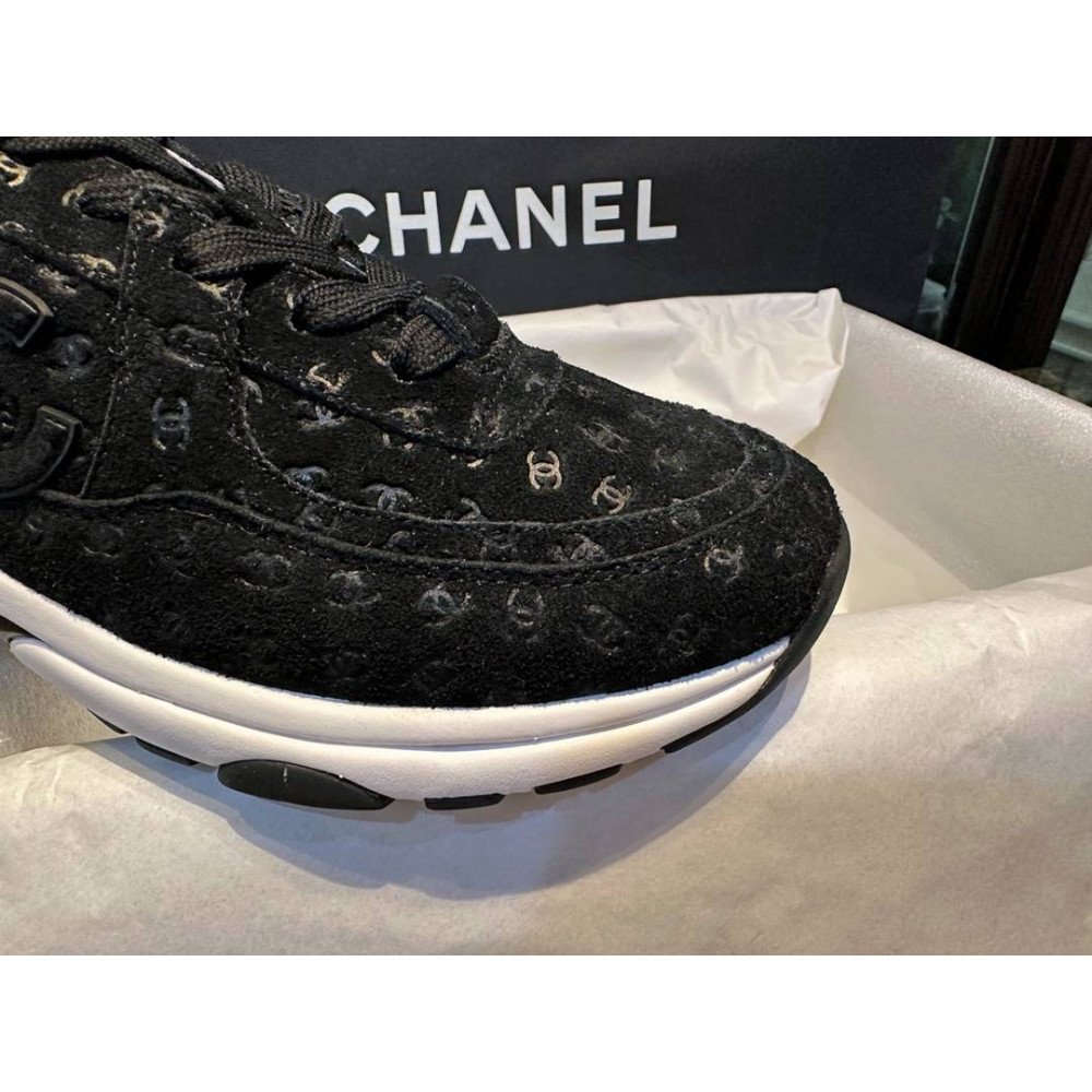 Sports shoes Sports shoes