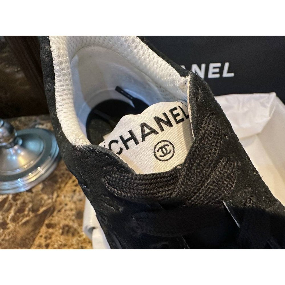 Sports shoes Sports shoes