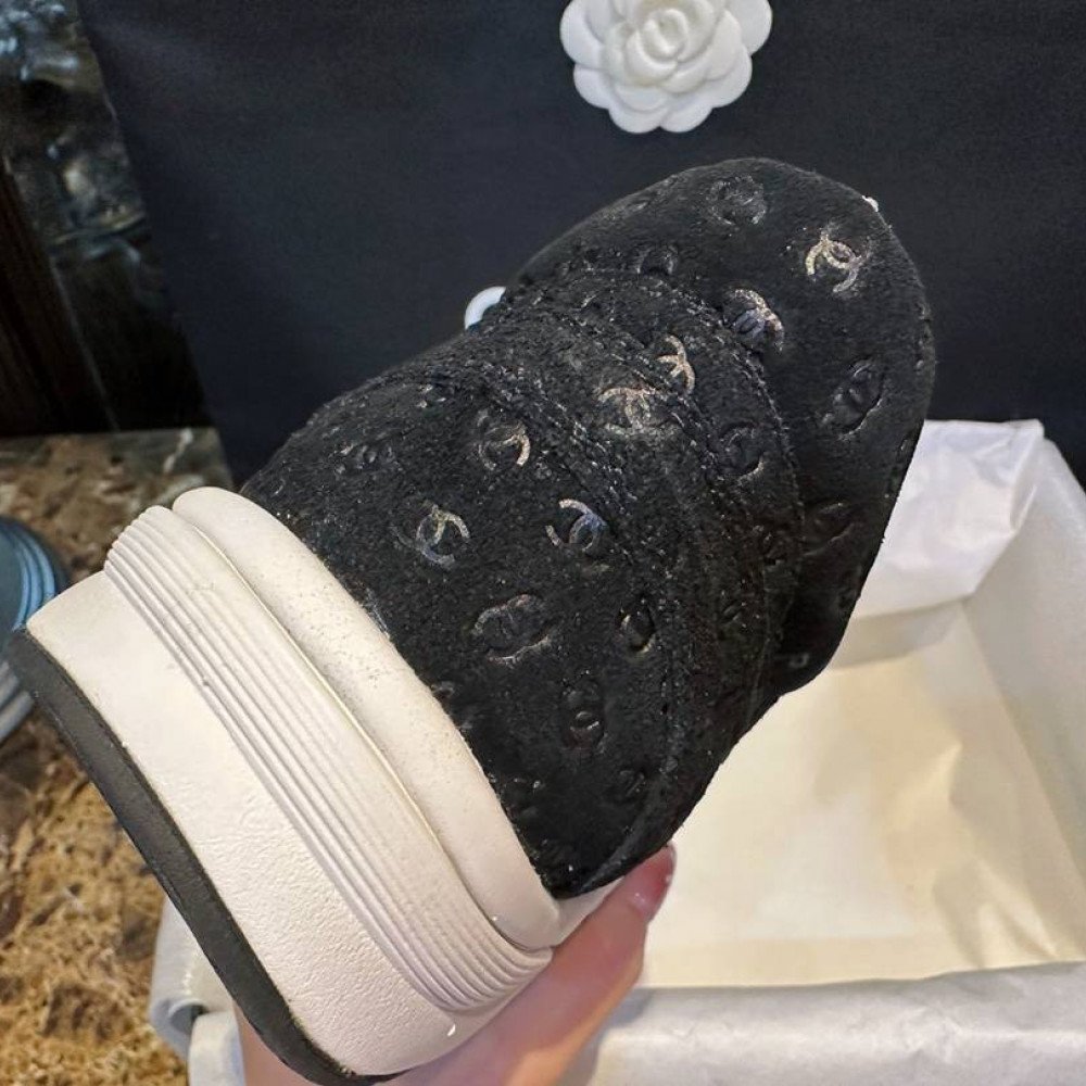 Sports shoes Sports shoes