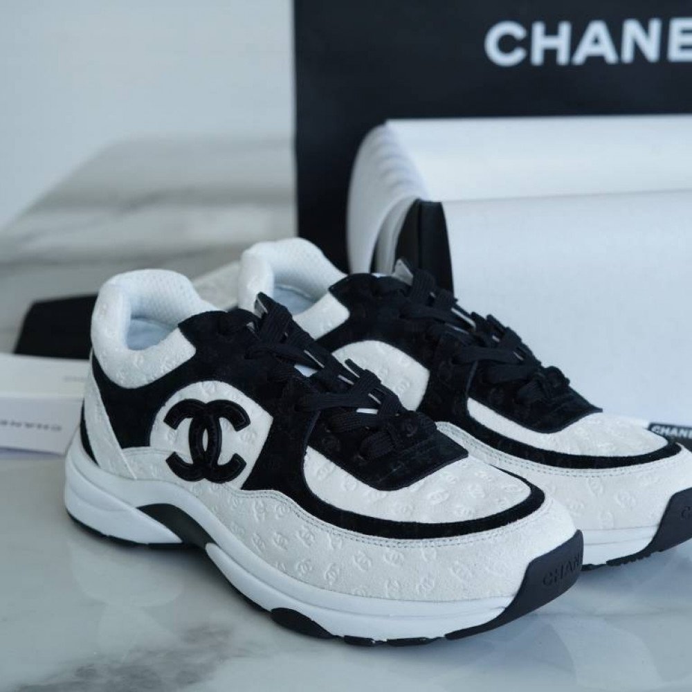 Sports shoes