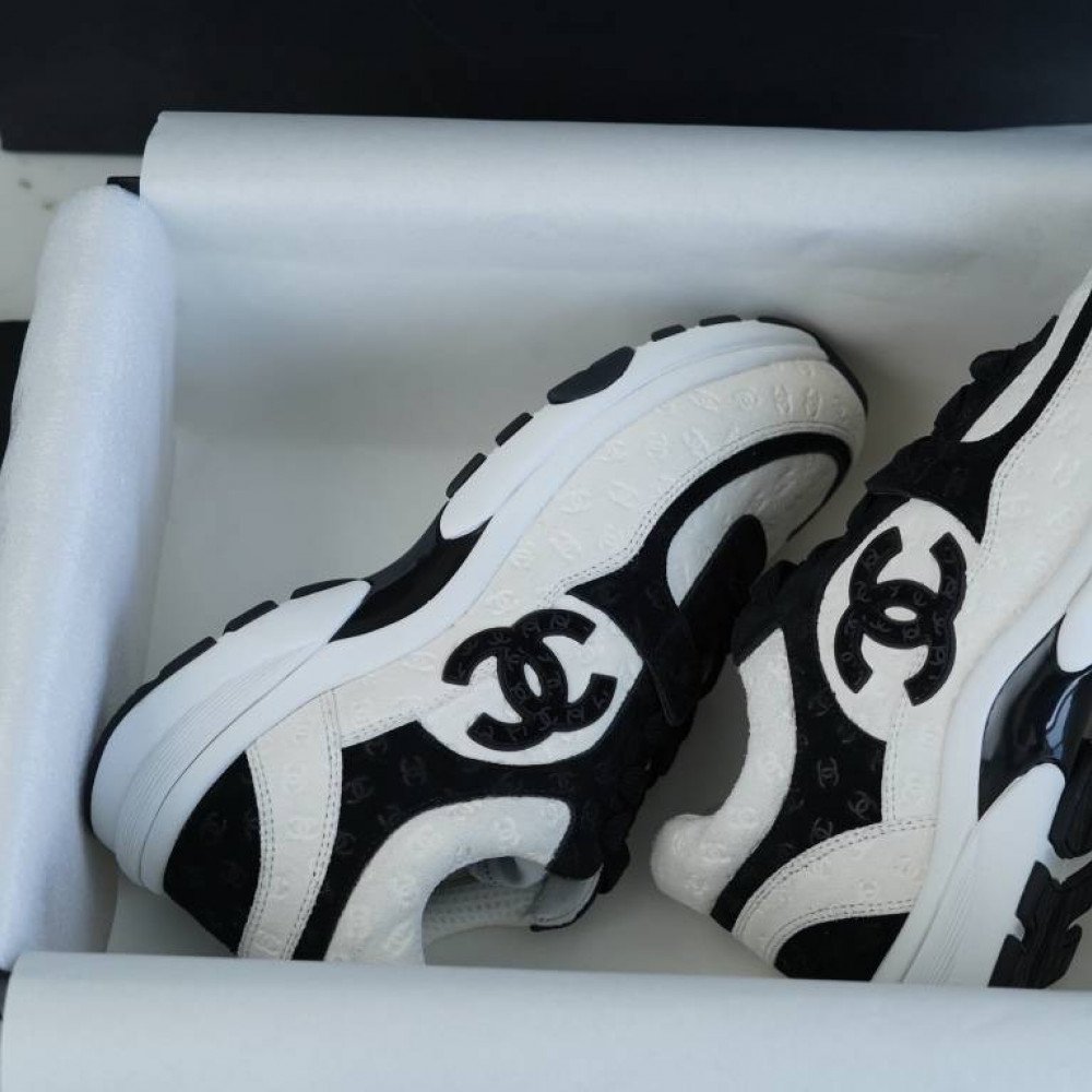 Sports shoes Sports shoes