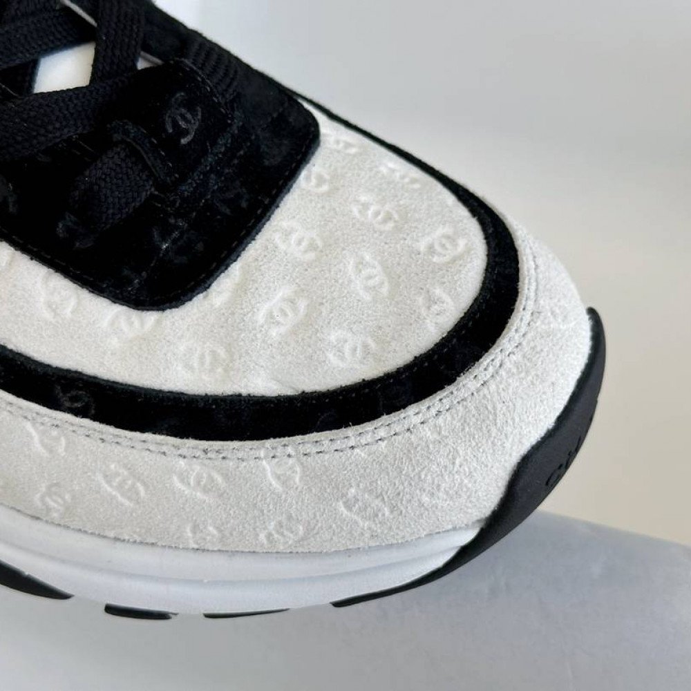 Sports shoes Sports shoes