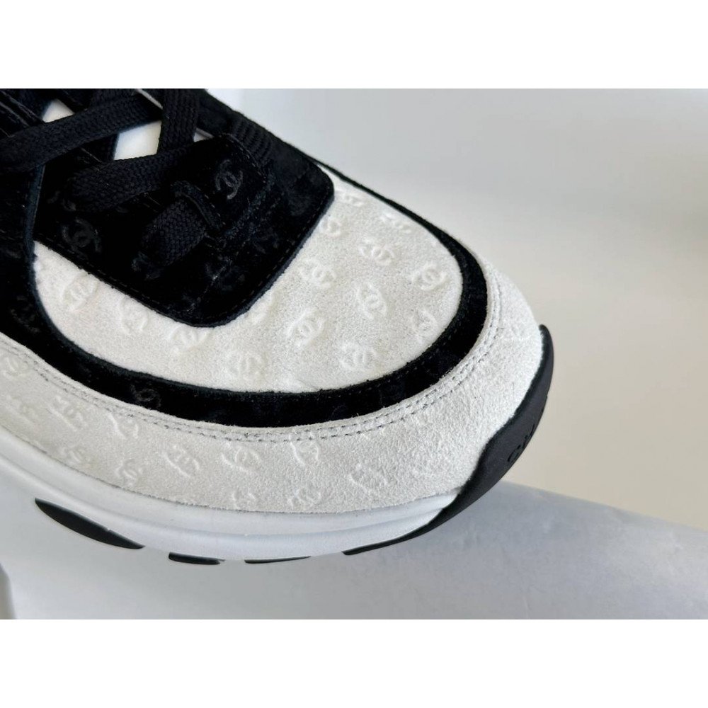 Sports shoes Sports shoes