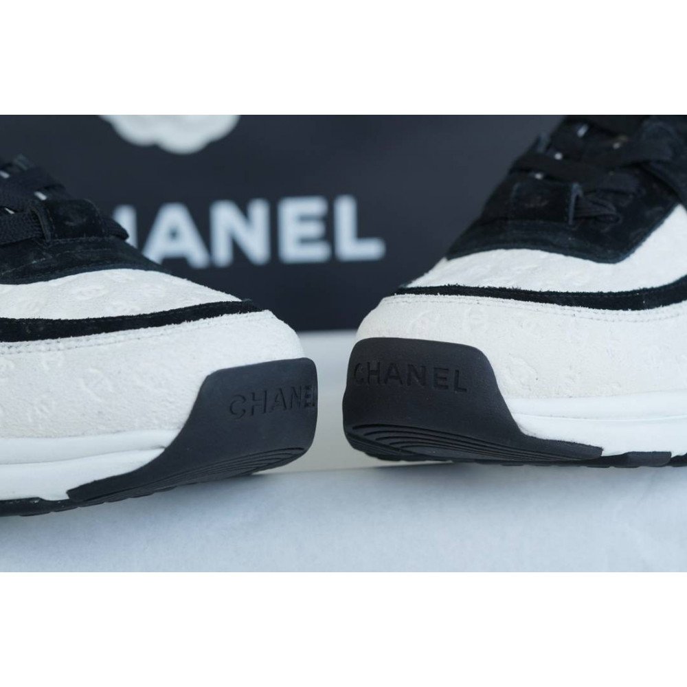 Sports shoes Sports shoes