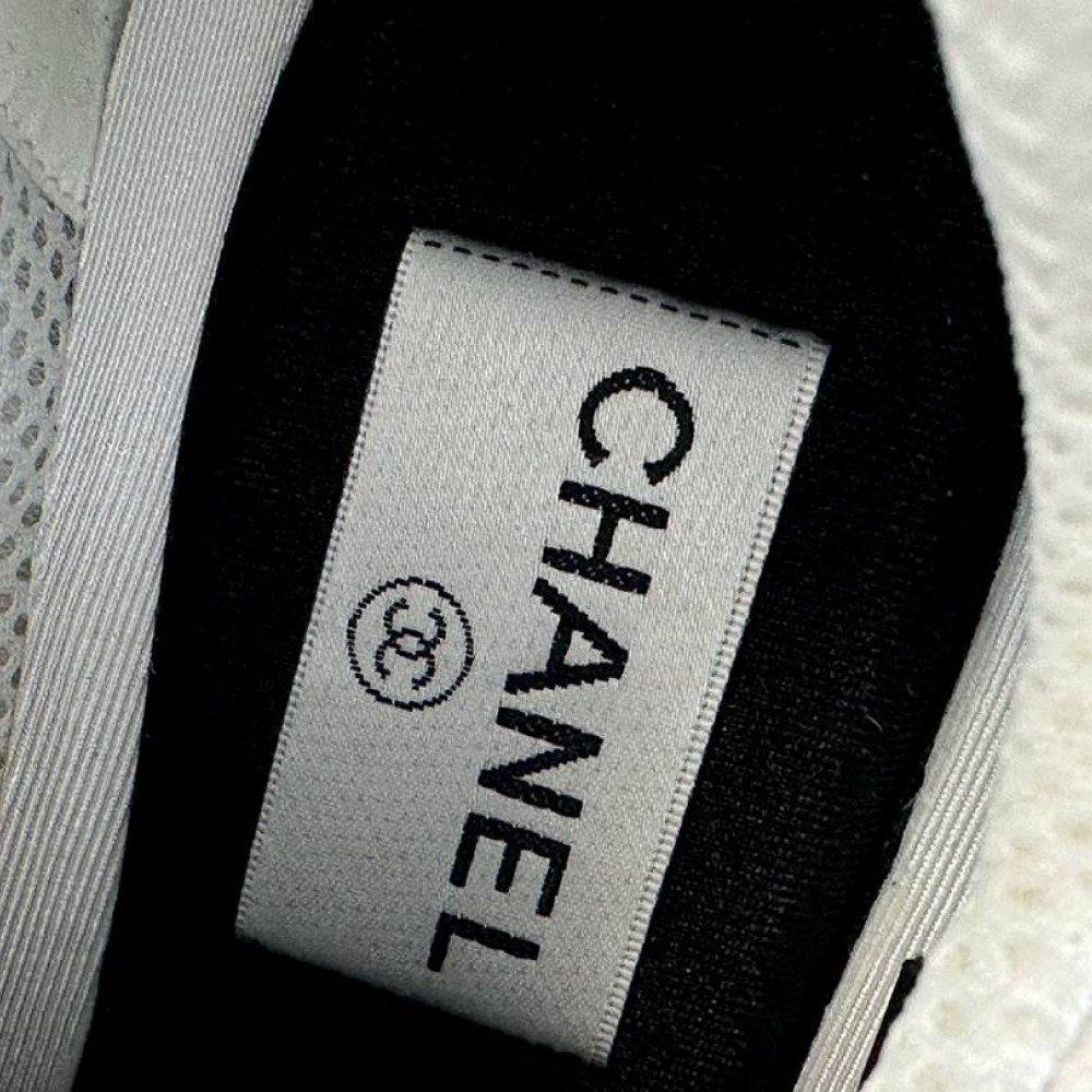Sports shoes Sports shoes