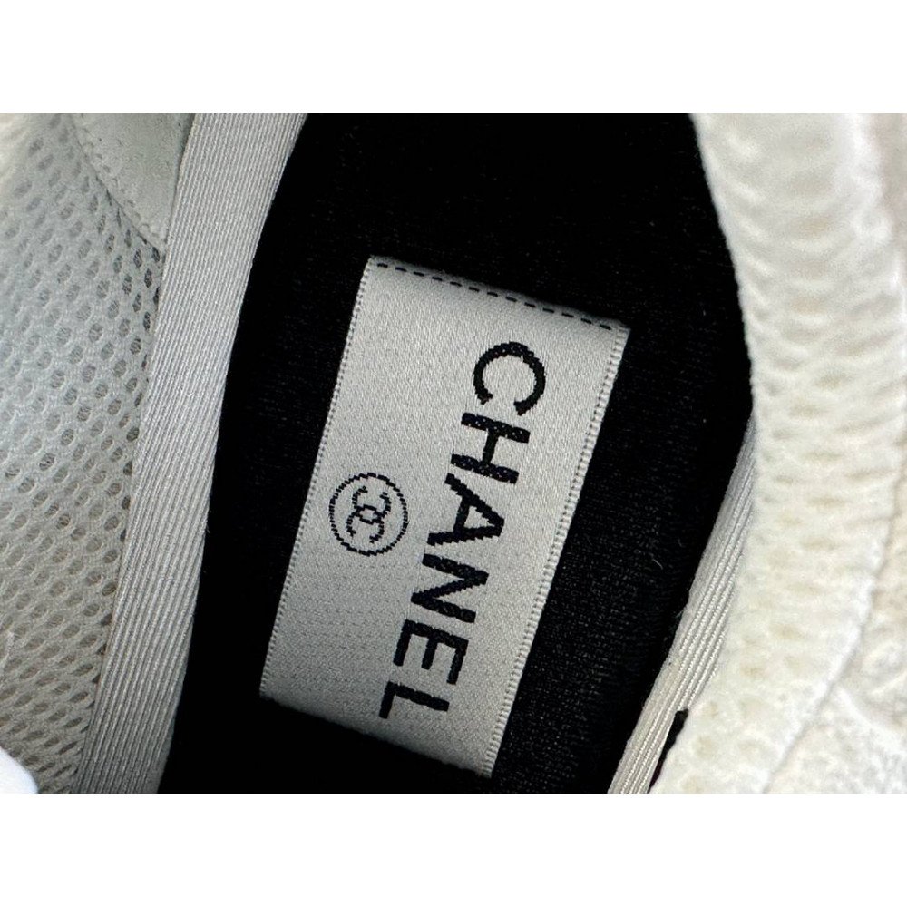 Sports shoes Sports shoes