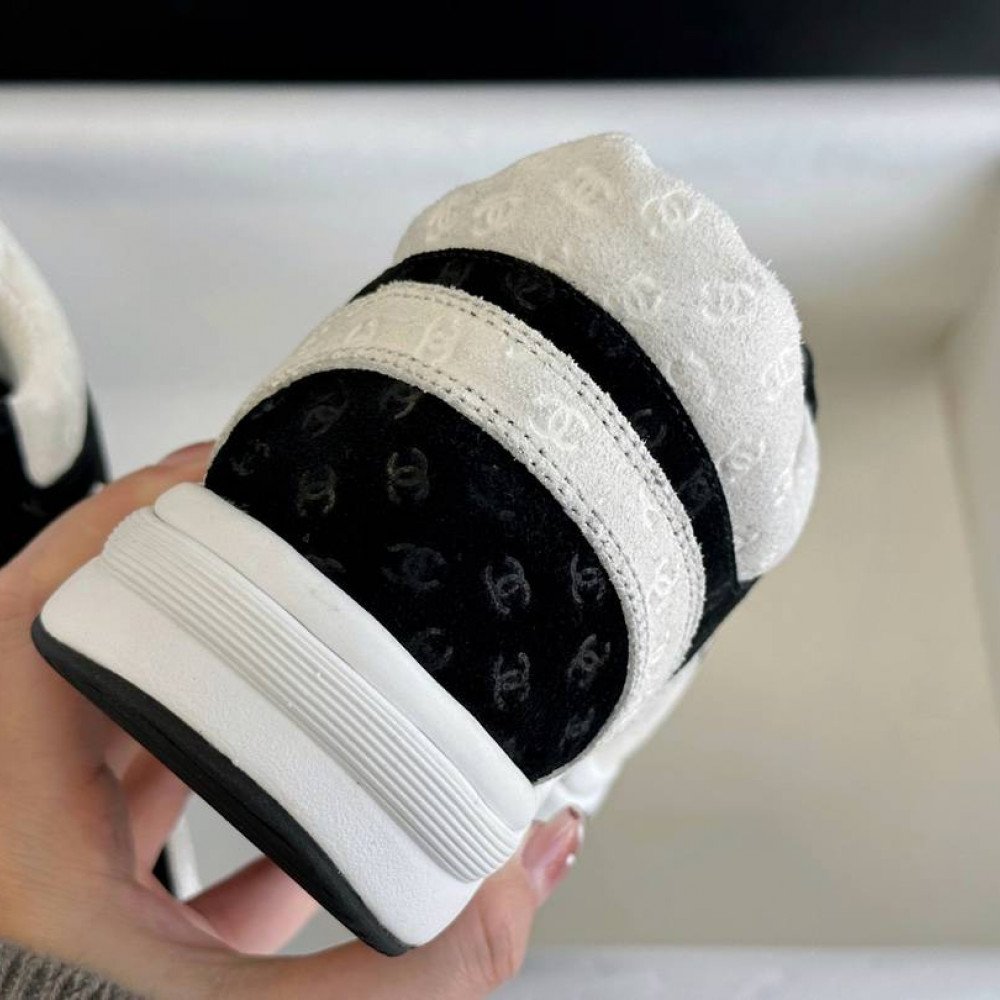 Sports shoes Sports shoes