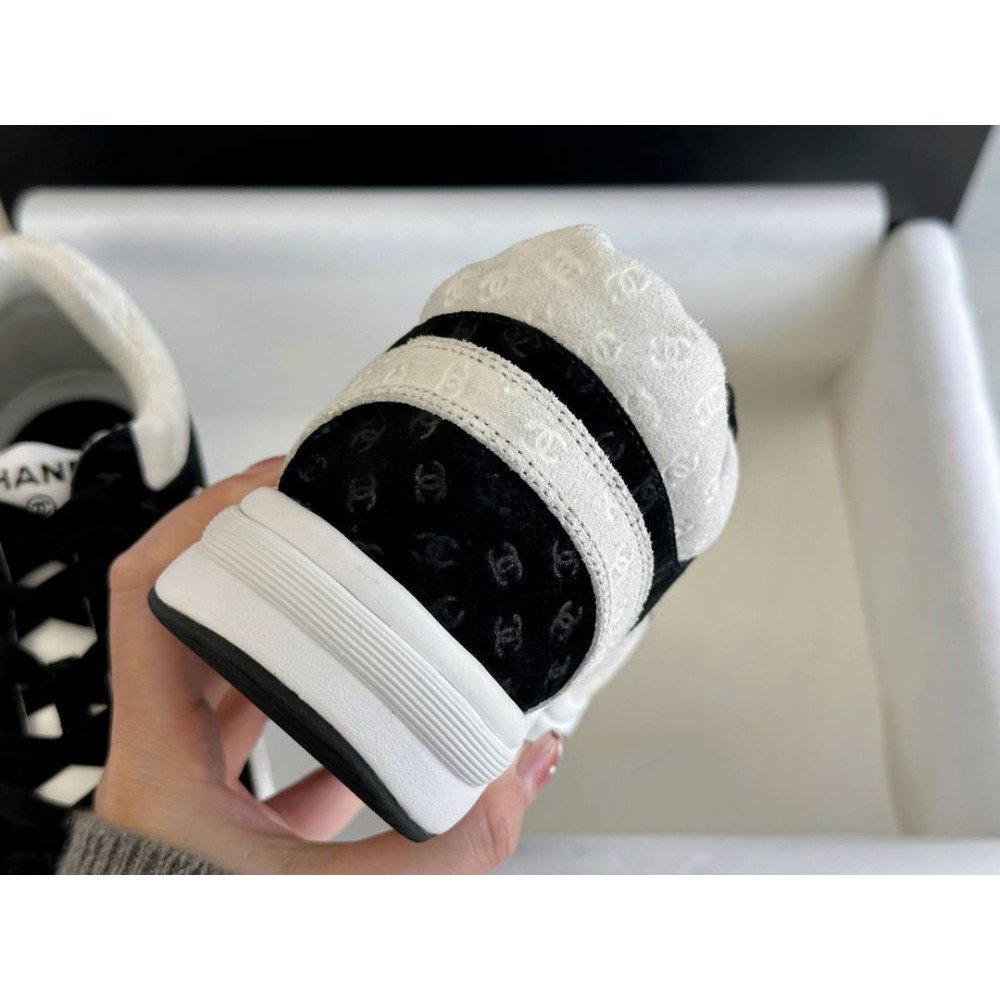 Sports shoes Sports shoes