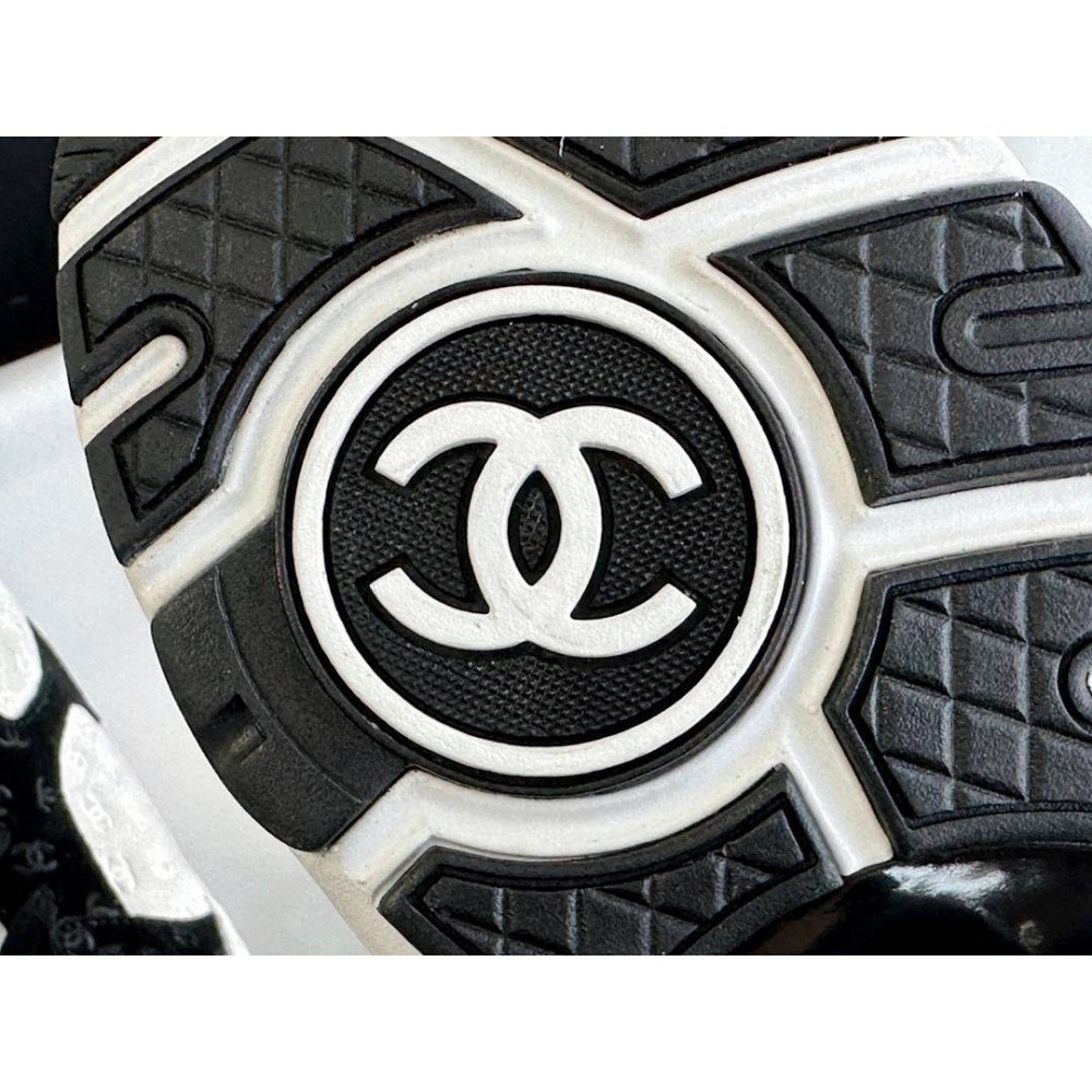 Sports shoes Sports shoes