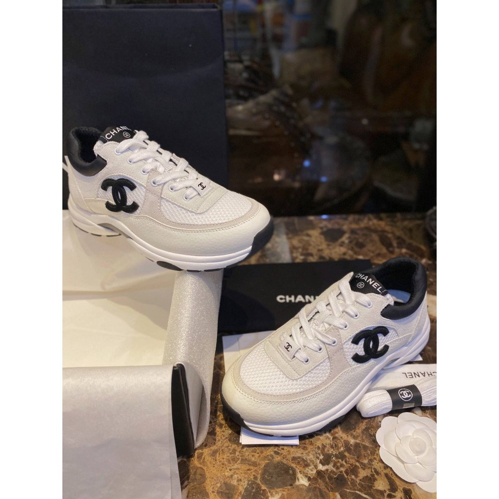 Sports shoes Sports shoes
