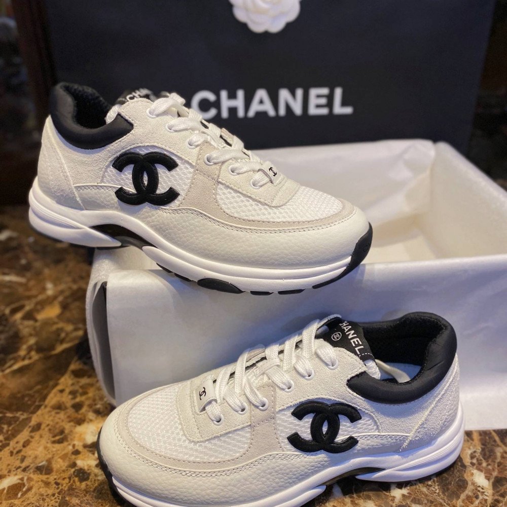 Sports shoes Sports shoes