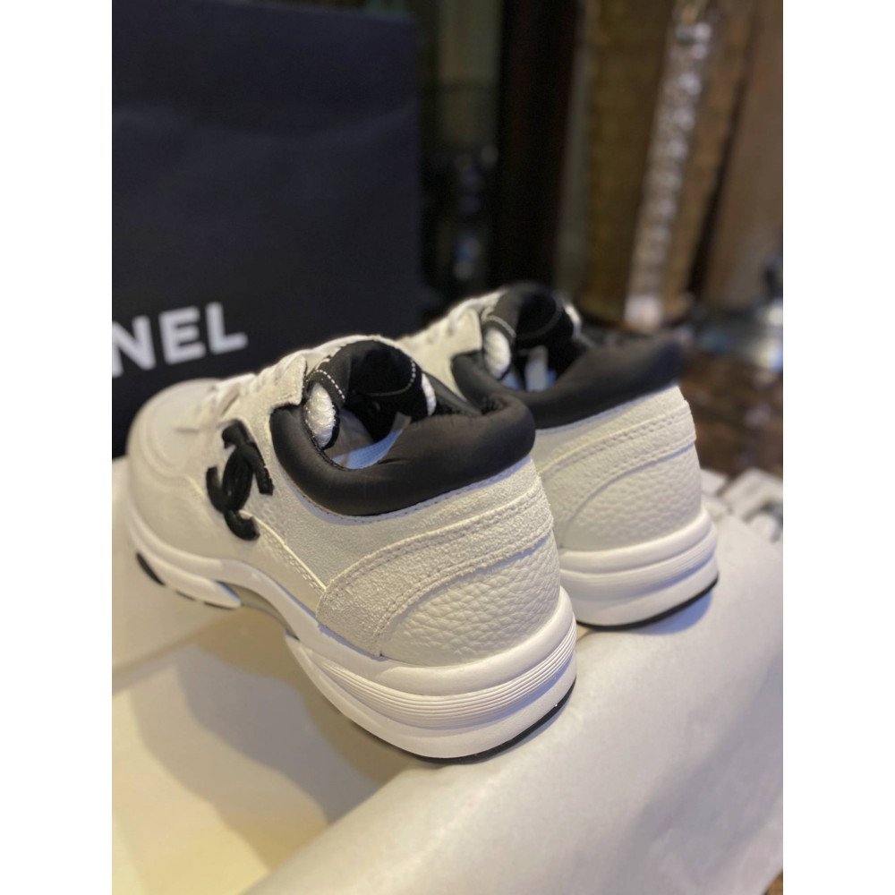 Sports shoes Sports shoes
