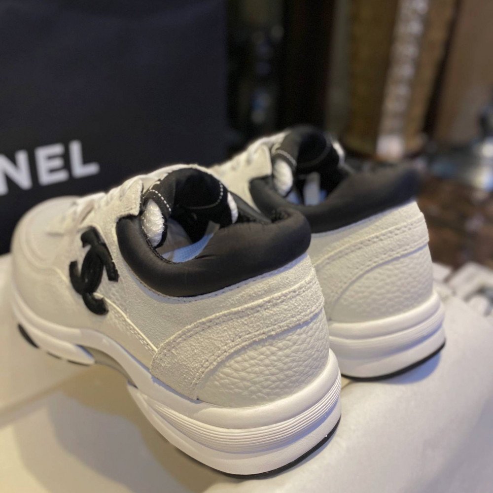 Sports shoes Sports shoes