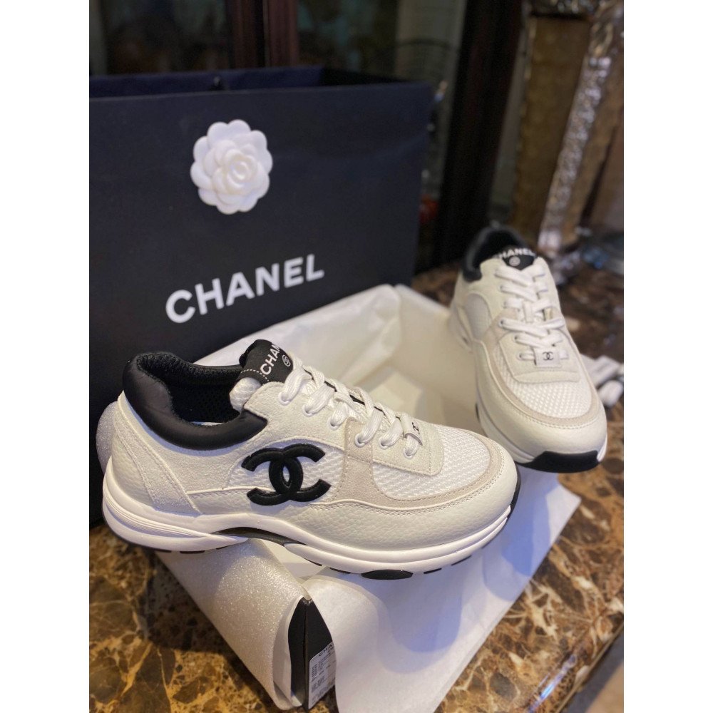 Sports shoes Sports shoes